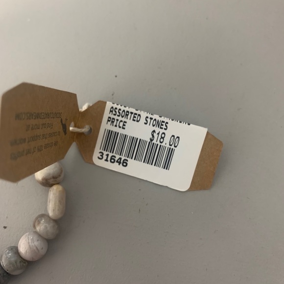 2 Assorted Stone Bracelets - Picture 2 of 4